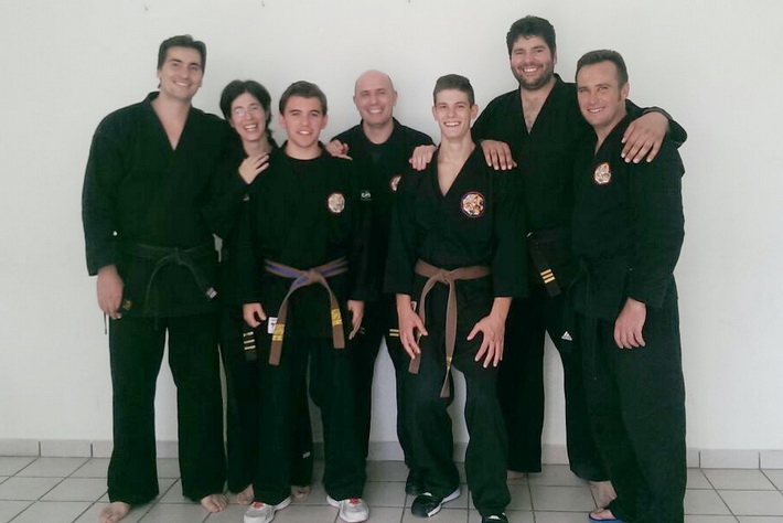 La Federación Andaluza de Karate realiza en Almuñécar los exámenes de cintos negros de kenpo.